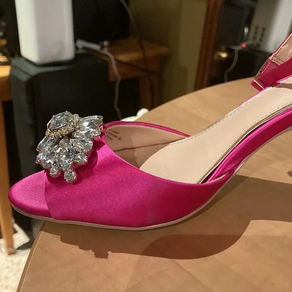 Badgley Mischka Jewel Heels - Picture 9 of 9